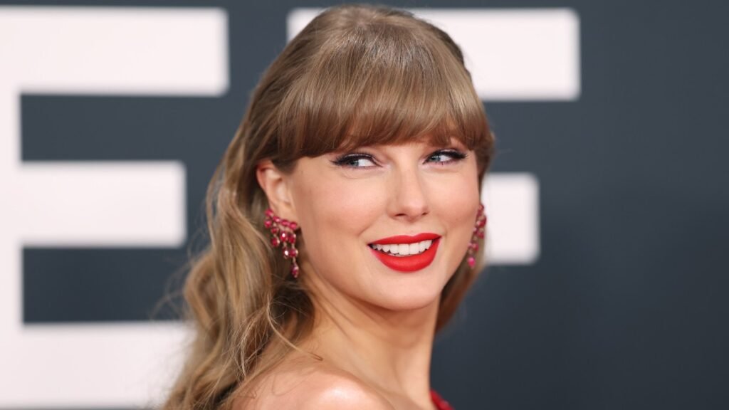 Taylor Swift Buys Back Music Catalog