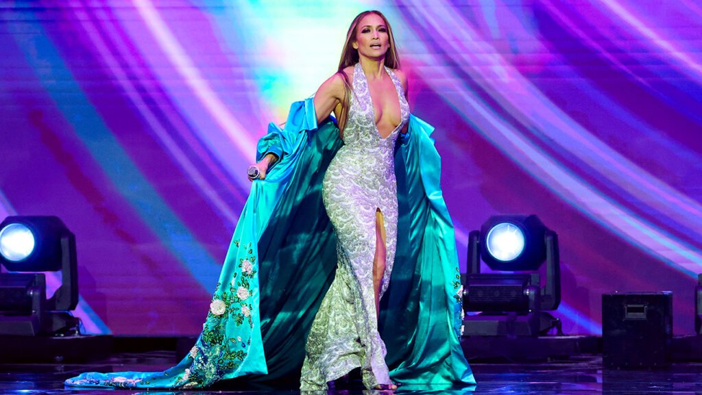 Jennifer Lopez Dances to Kendrick Lamar at 2025 AMAs