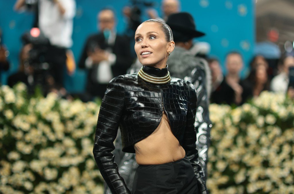 Miley Cyrus Sings A Cappella ‘The Climb’ at ‘Something Beautiful’ Debut