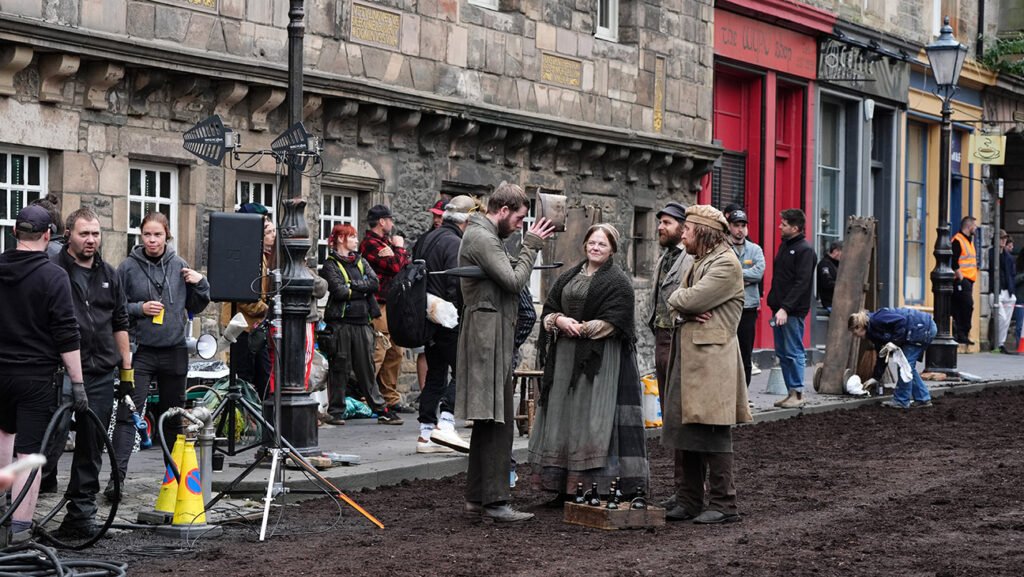 The 13 Commandments of Being an Extra