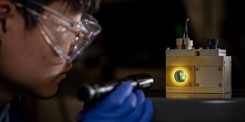 Scientists Create Artificial Leaf That Converts CO₂ into Fuel Using Photosynthesis Principles