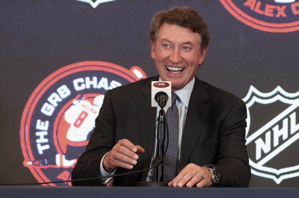 Wayne Gretzky Wants Chappell Roan’s ‘Pink Pony Club’ as His Ringtone