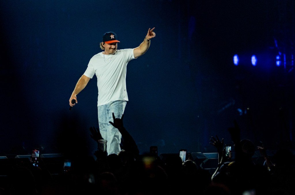 Morgan Wallen’s I’m the Problem Tour Walkouts: Drake & More Celebs