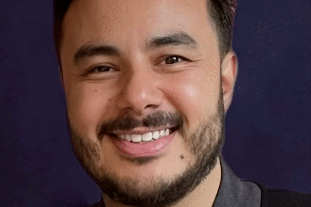 His Side Hustle Earns 6 Figures a Year: 1-2 Hours of Work a Day