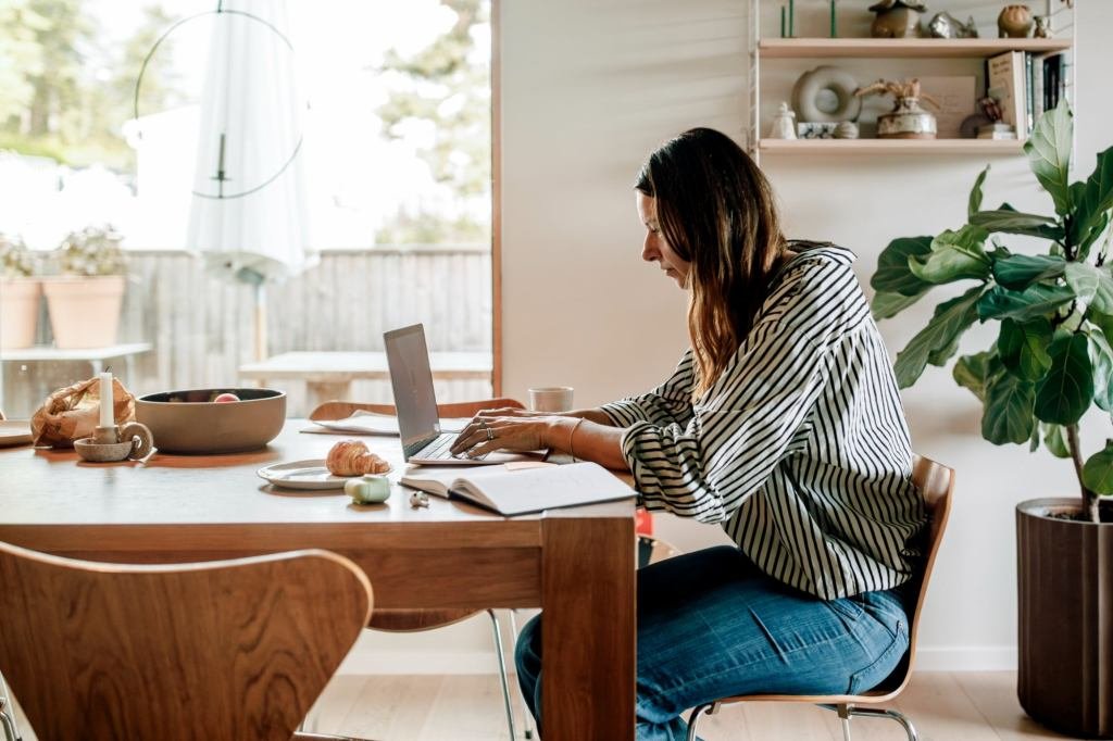 How Smart Freelancers Get Clients to Come to Them