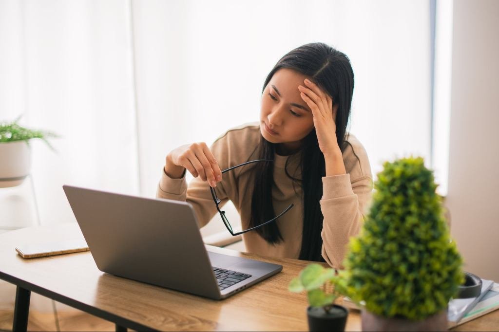 Job-Hugging Versus Quiet Quitting: Career, Business Advice